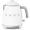 Image de Smeg, Petite Bouilloire Électrique KLF05WHEU 0,8 L, Filtre Inox, Arrêt Automatique de Sécurité, Indicateur de Niveau d'Eau, Base Antidérapante et Range Cordon Intégré, Puissance 1400W, Blanc
