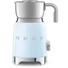 Image de Smeg, Mousseur à Lait Multifonction MFF11PBEU, avec Système à Induction, 6 Programmes Prédéfinis, une Fonction Manuelle, Carafe Amovible 600 ml, Bouchon Doseur, Range Cordon Intégré, 500 W, Bleu Azur