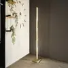 Image de Fabas Luce Lampe sur pied LED Ling, laiton, hauteur 165 cm, intensité variable, métal