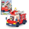 Image de Bluey BLY68000 Camion de Pompiers, véhicule de Bleue, Figurine articulée de Bingo, poupées articulées avec Accessoires Tuyau, échelle, Camion, célébrité