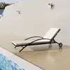 Image de vidaXL Chaise longue avec coussin et roues Résine tressée Noir