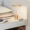 Image de Beacon Lighting Beacon Lampe de table LED Smith bronze métal Port USB