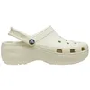 Image de Sabots femme - CROCS - Classic Platform - Beige - Plastique - Taille 36/37