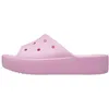 Image de Sandales Crocs Classic Platform Slide Flamant Rose Femme - CROCS - À enfiler - Légèreté - Confort à 360 degrés