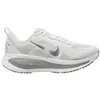 Image de Chaussures de course Nike Vomero 18 Grises