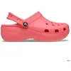 Image de Sabots CROCS Classic Platform Clog W pour femme roses 36-37