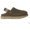 Image de UGG GOLDENSTAR CLOG 1138252-DNSS UGG 1138252-DNSS Claquettes femme en daim marron à enfiler semelle plate