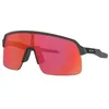 Image de Lunettes Oakley Sutro Lite - Mat Carbon avec Verres Prizm Trail Torch pour Coureurs, légères et performantes.