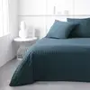 Image de Couvre Lit + 2 Taies D'oreillers "essential" À Motifs Embossés - Bleu Paon - 240 X 260 Cm