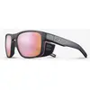 Image de Lunettes Julbo Shield M gris translucide mat rose avec verres Spectron 3 rose