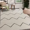 Image de tapis salon 160x230 fait main en laine beige et noir rectangle motif berbère