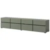 Image de Meuble TV XL coloris vert sauge et noir 225cm collection HAVANA. Meuble design avec 4 portes et 4 tiroirs.