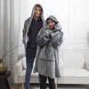 Image de Plaid - HOME DECO FACTORY - Ultraconfortable - Sherpa - Gris et blanc