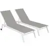 Image de Lot de 2 bains de soleil elsa en aluminium blanc et textilène taupe. Transats multi positions avec roulettes