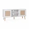 Image de Meuble tv en cannage 120x39x56.5cm - bohème - blanc. 2 niveaux. 2 étagères. 2 portes. Pieds scandinaves