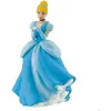 Image de Figurine Cendrillon avec sa pantoufle de verre