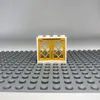 Image de 50 fenêtres LEGO blanches avec volets dorés