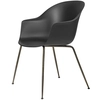 Image de GUBI chaise avec accoudoirs BAT DINING CHAIR avec la base laiton antique (Black - polypropylène et acier)