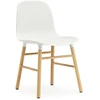 Image de NORMANN COPENHAGEN set de 2 chaises FORM CHAIR avec piètement en chêne (Blanc - Polypropylène et chêne)