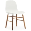 Image de NORMANN COPENHAGEN set de 2 chaises FORM CHAIR avec piètement en noyer (Blanc - Polypropylène et noyer)