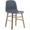 Image de NORMANN COPENHAGEN set de 2 chaises FORM CHAIR avec piètement en noyer (Bleu - Polypropylène et noyer)