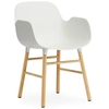 Image de NORMANN COPENHAGEN fauteuil FORM ARMCHAIR avec piètement en chêne (Blanc - Polypropylène et chêne)