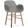 Image de NORMANN COPENHAGEN fauteuil FORM ARMCHAIR avec piètement en noyer (Gris - Polypropylène et noyer)