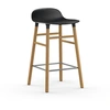 Image de NORMANN COPENHAGEN tabouret FORM BARSTOOL H 65 cm avec piètement en chêne (Noir - Polypropylène et chêne)