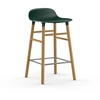 Image de NORMANN COPENHAGEN tabouret FORM BARSTOOL H 65 cm avec piètement en chêne (Vert - Polypropylène et chêne)