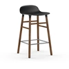 Image de NORMANN COPENHAGEN tabouret FORM BARSTOOL H 65 cm avec piètement en noyer (Noir - Polypropylène et noyer)