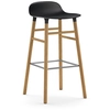 Image de NORMANN COPENHAGEN tabouret FORM BARSTOOL H 75 cm avec piètement en chêne (Noir - Polypropylène et chêne)