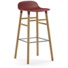 Image de NORMANN COPENHAGEN tabouret FORM BARSTOOL H 75 cm avec piètement en chêne (Rouge - Polypropylène et chêne)