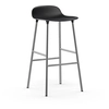 Image de NORMANN COPENHAGEN tabouret FORM BARSTOOL H 75 cm avec piètement en chrome (Noir - Polipropilene e acciaio cromato)