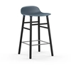 Image de NORMANN COPENHAGEN tabouret FORM BARSTOOL H 65 cm avec piètement en bois noir (Bleu - Polipropilene e legno nero)