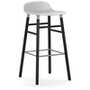 Image de NORMANN COPENHAGEN tabouret FORM BARSTOOL H 75 cm avec piètement en bois noir (Blanc - Polipropilene e legno nero)