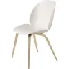 Image de GUBI chaise BEETLE DINING CHAIR base en chêne (Alabaster white - Polypropylène et bois)
