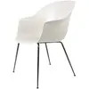 Image de GUBI chaise avec accoudoirs BAT DINING CHAIR avec la base chrome noir (Alabaster white - polypropylène et acier)
