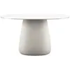Image de QEEBOO table pour l'extérieur COBBLE avec le plateau en HPL 135 cm (Warm white - Polycarbonate recyclé et HPL)