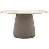 Image de QEEBOO table pour l'extérieur COBBLE avec le plateau en GRÈS 135 cm (Ivory - Polycarbonate et grès recyclés)