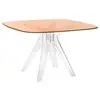 Image de KARTELL table SIR GIO avec plateau carré (Rose / Transparent - Base en technoploymère et plateau en cristal stratifié)