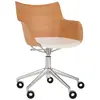 Image de KARTELL chaise avec accoudoirs à roulettes Q/WOOD (Clair, siège blanc et piètement chromé - bois palqué, polymère renforcé thermoplastique et acier)