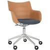 Image de KARTELL chaise avec accoudoirs à roulettes Q/WOOD tissu Aquaclean (Clair, coussin bleu poudré et piètement chromé - Bois plaqué, tissu et acier)