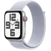 Image de Apple Watch SE GPS + Cellular 44 mm Boîtier en Aluminium Argent avec Boucle Sport Nuée bleue version 2024