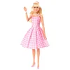 Image de Barbie le film : Poupée Barbie en robe vichy rose