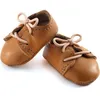 Image de Chaussures Pomea marron pour poupée