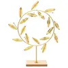 Image de Couronne de feuilles en métal doré sur socle bois 35cm C-12642