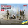Image de Figurines Militaires : Femme Armée Ukrénienne ICM-35755