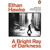 Image de A Bright Ray of Darkness - Ethan Hawke - Random House Libri - Poche - Roman Poche