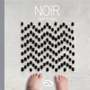Image de Ptit land art - Noir - Marc Pouyet - Petite Plume De Carotte - broché - Album éveil dès la naissance