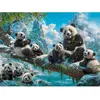 Image de Puzzle 2000 pièces : Les pandas et leurs jeux d'hiver C-201013-2